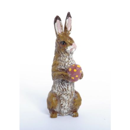 Hase mit Osterei
