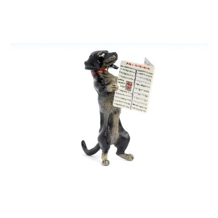 Dackel Zeitung lesend