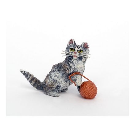 Katze sitzend mit Wolle