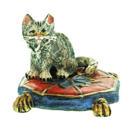 Katze auf gr. Polster